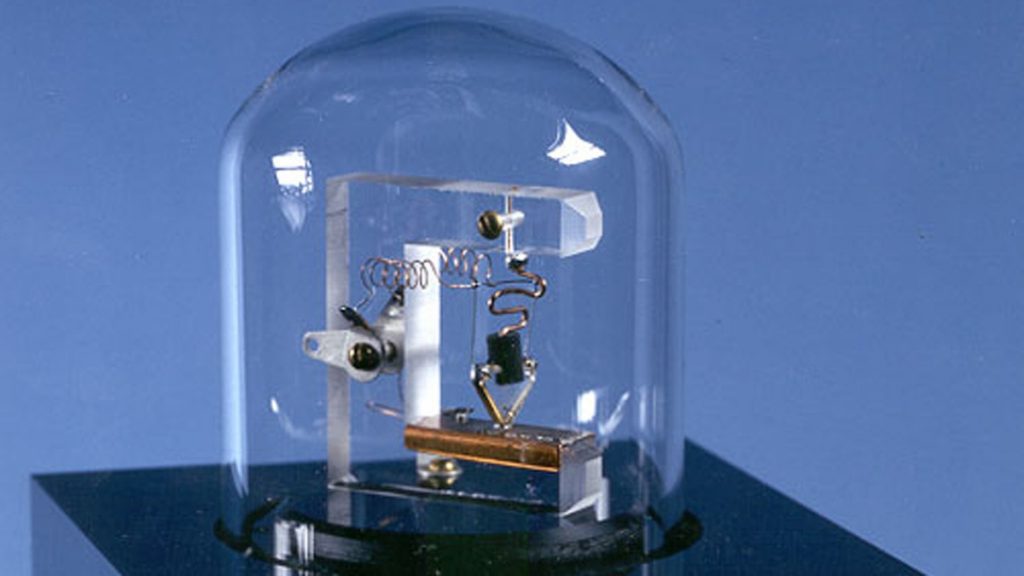 Semiconductor transistor – 1947