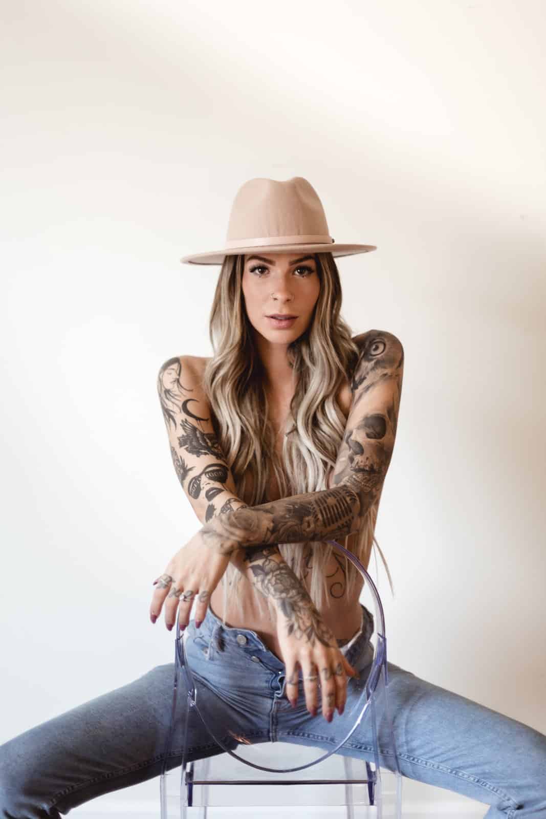 What is Caity Babs Famous for? Her Age, Height, Husband, Salary Net