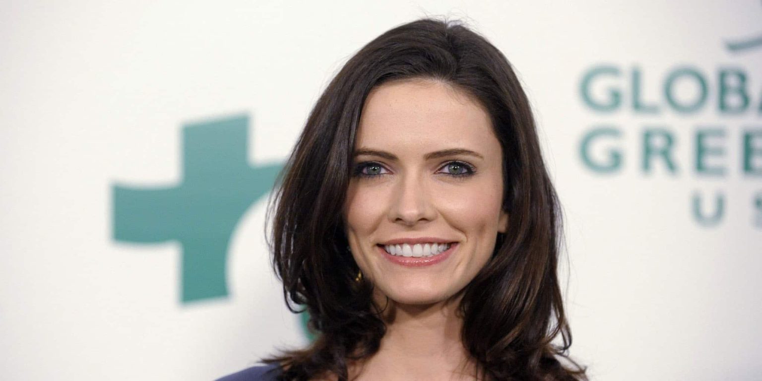 Bitsie Tulloch Net Worth, Height, Pregnant, Husband, Biography - Net ...