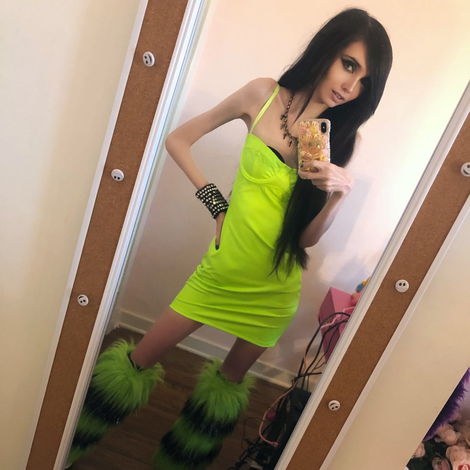 Eugenia Cooney Wiki: Age, Weight, Boyfriend, Brother, Height - Net ...