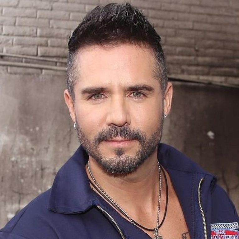 José Ron Biography: Age, Height, Wife, Net Worth, Family, Siblings ...