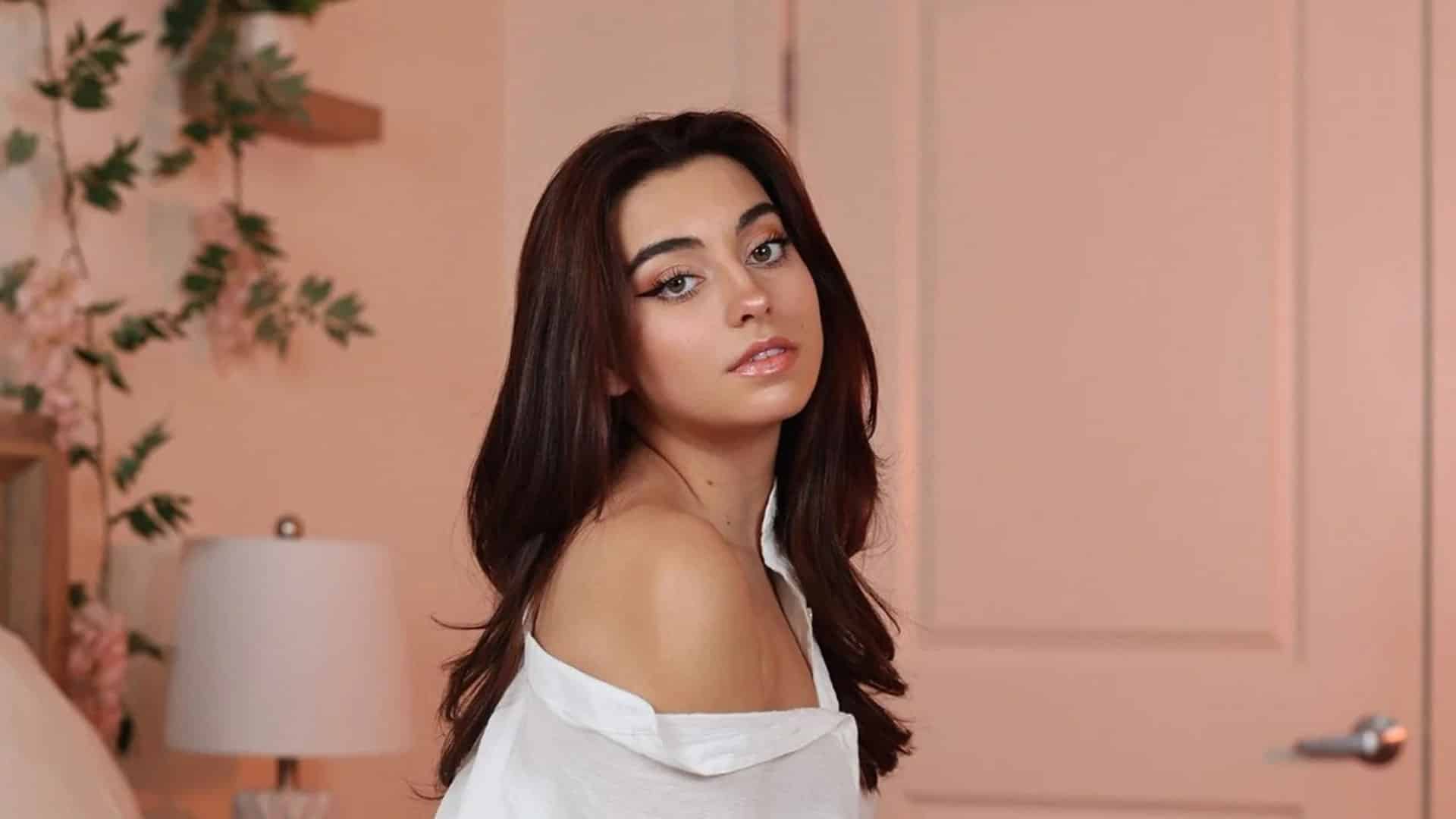The Naked Truth about Lea Martinez: Age, Height, Leaks, Dating - Net
